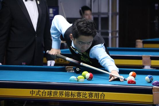 国羽选手由 国羽选手由